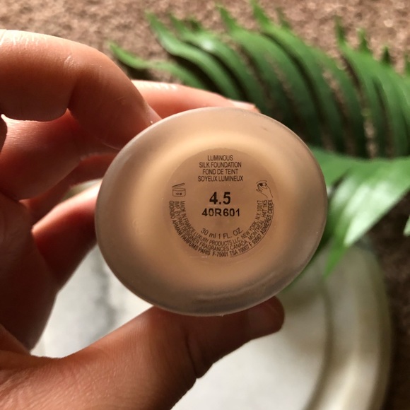 Giorgio Armani Luminous Silk Foundation - Picture 3 of 6